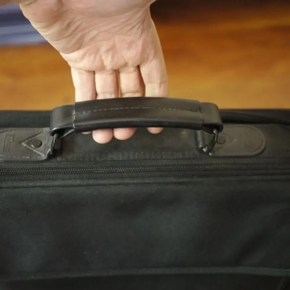 TARGUS Black Heavy Duty Laptop Bag Travel Briefcase w/ Shoulder Strap